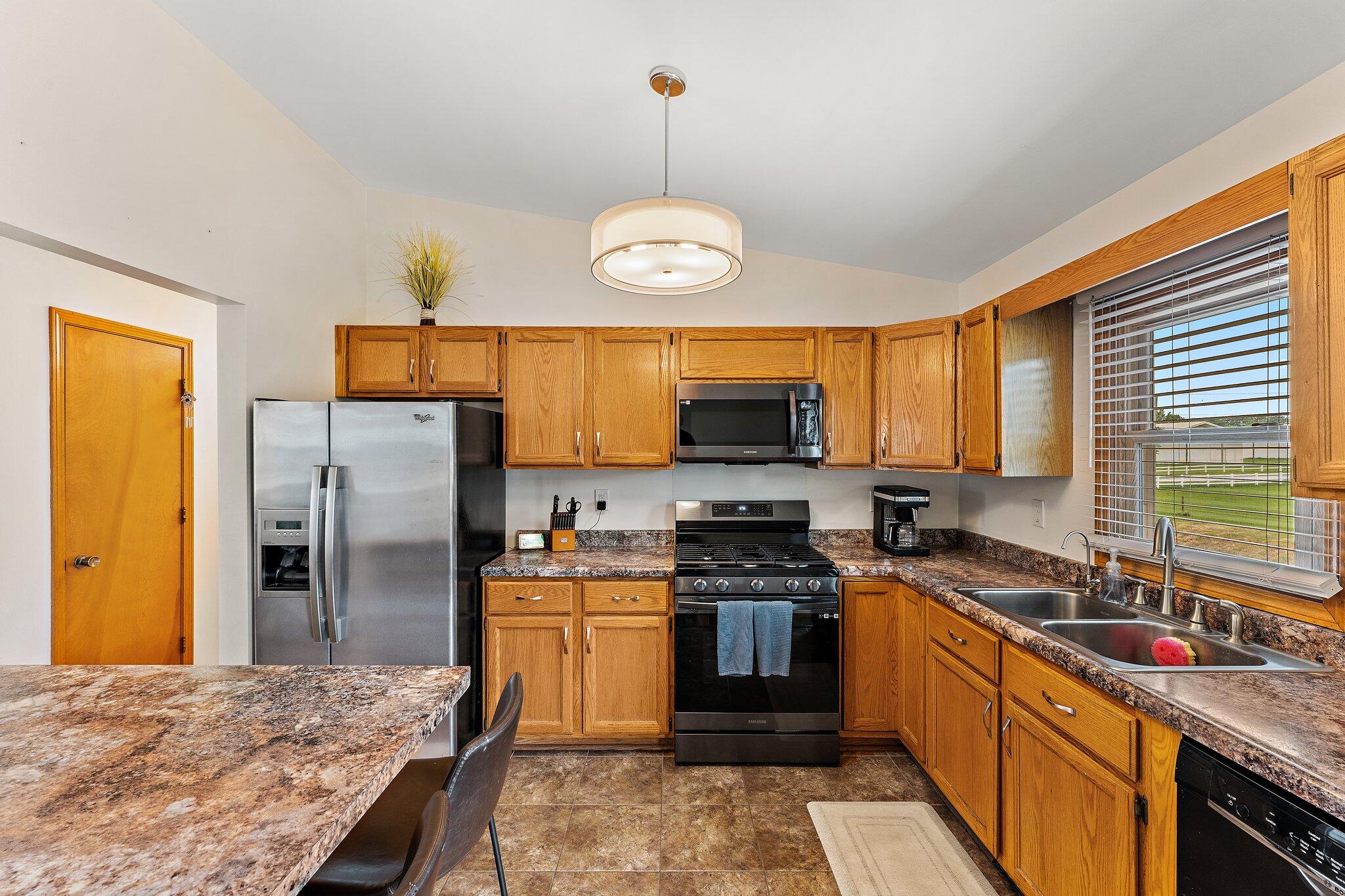 8676 Fulton Place Crown Point, IN 46307 - Photo 12 of 31 2048x1365