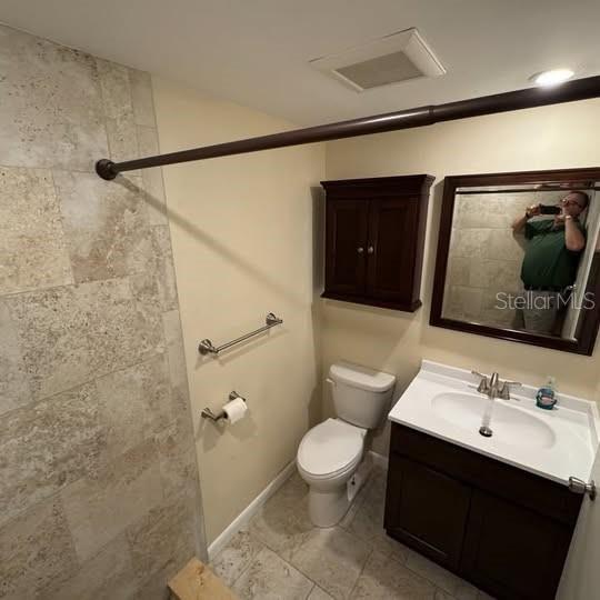 2154 Cedar Drive Dunedin, FL 34698 - Photo 14 of 19 a bathroom with a toilet sink and mirror
