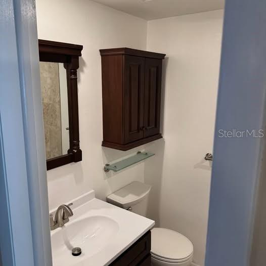 2154 Cedar Drive Dunedin, FL 34698 - Photo 17 of 19 a bathroom with a sink a toilet and mirror