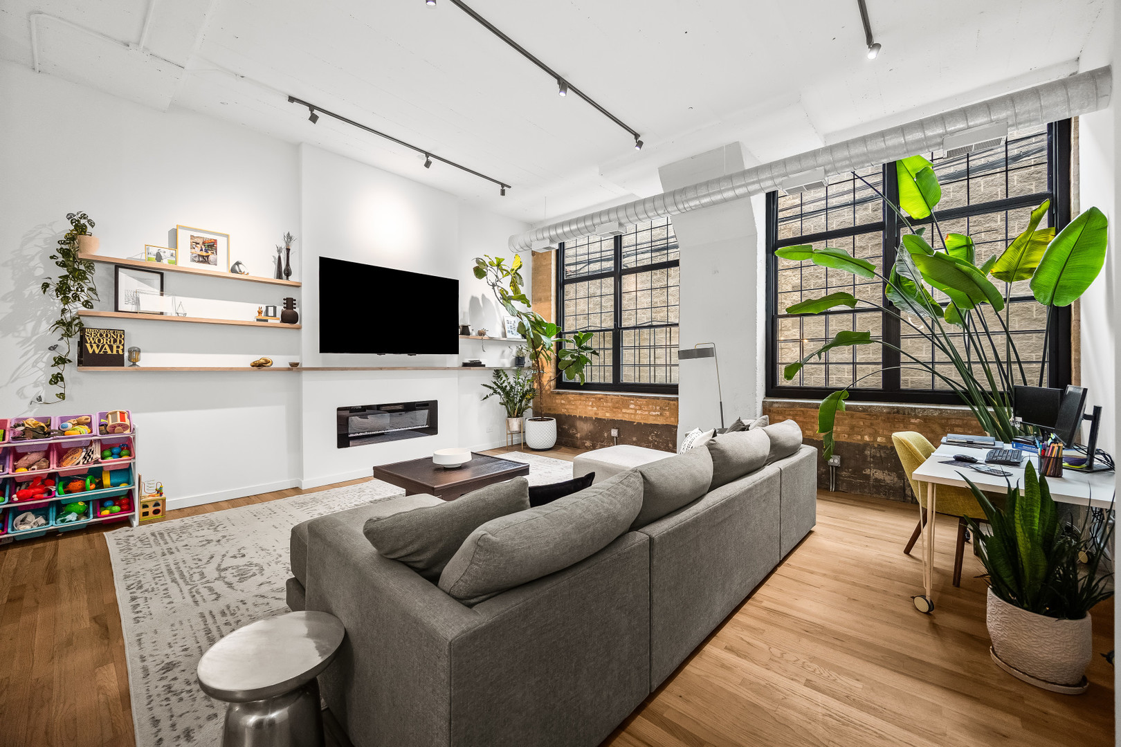 17 North Loomis Street, Unit 1J Chicago, IL 60607 - Photo 7 of 29