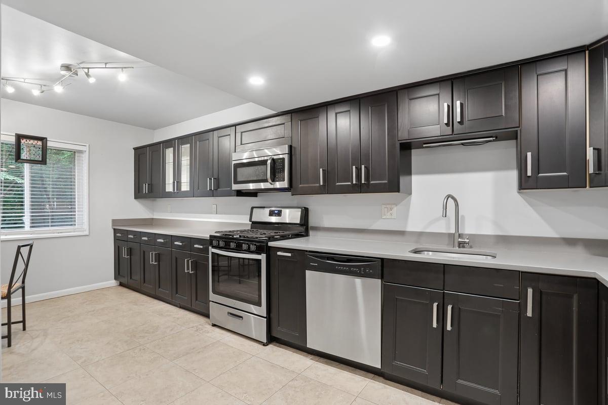 1527 Northgate Square Reston, VA 20190 - Photo 4 of 26