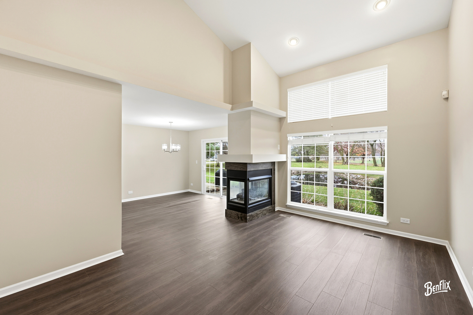 728 Old Checker Road Buffalo Grove, IL 60089 - Photo 3 of 22 Gallery Image 3