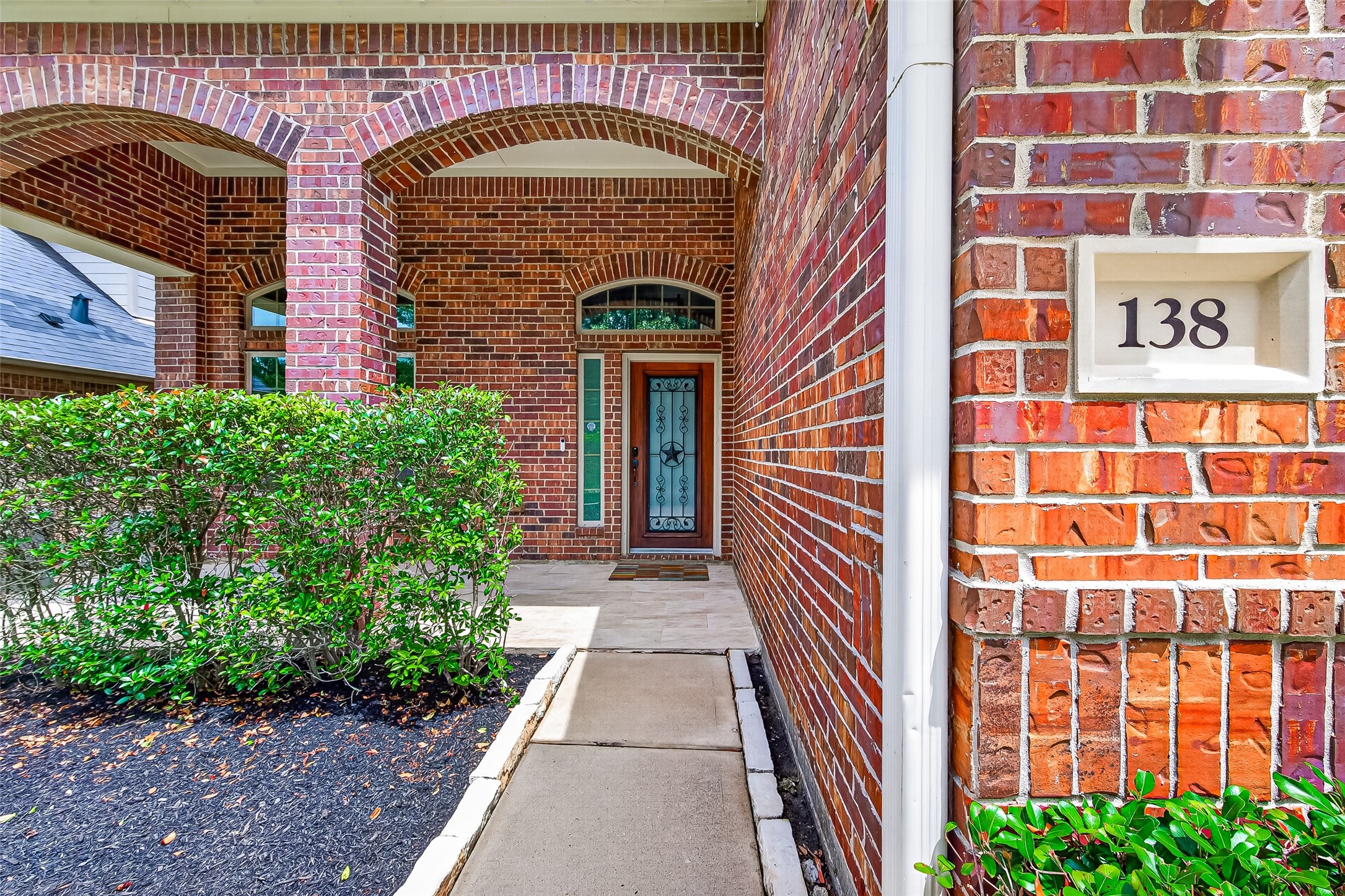 138 South Sawbridge Circle Spring, TX 77389 - Photo 2 of 37 a front view of a building
