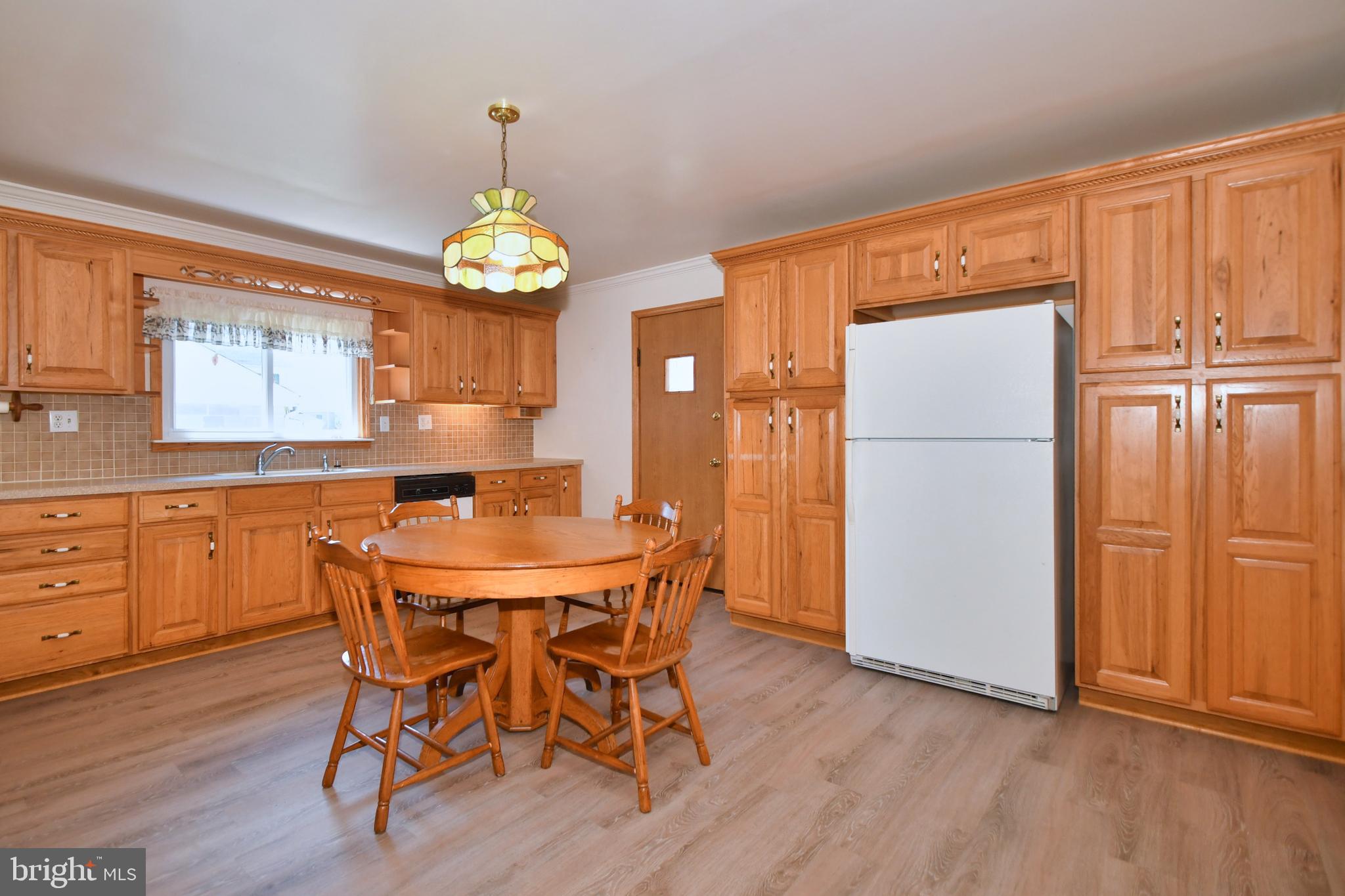 206 Oakwood Road Baltimore, MD 21222 - Photo 5 of 41 Huge 16 x 15 Uprgraded Kitchen