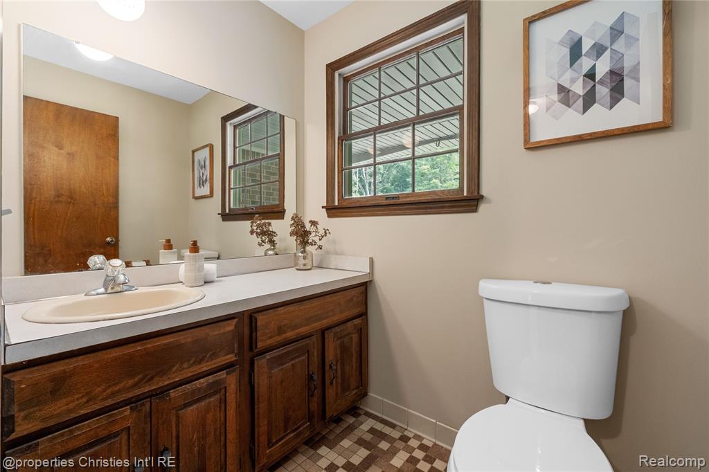 13725 Randy Lane Milford, MI 48380 - Photo 19 of 49 Gallery Image 19