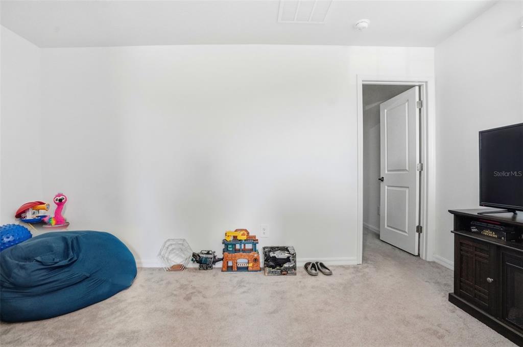 13712 Newbridge Street Spring Hill, FL 34609 - Photo 20 of 35 a living room with furniture and a flat screen tv