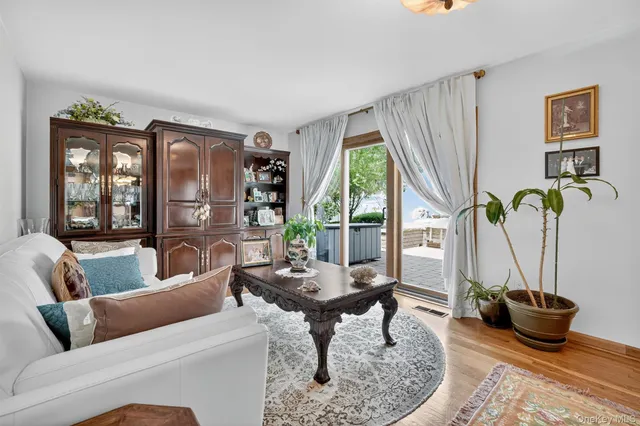 $950,000 | 99 Spencer Drive, New Rochelle, NY 10801