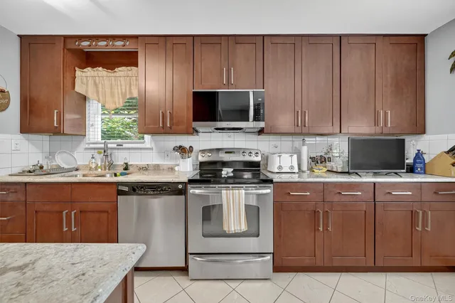 $950,000 | 99 Spencer Drive, New Rochelle, NY 10801