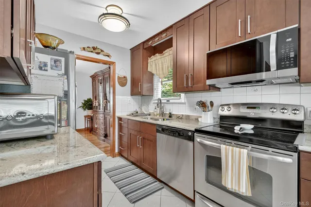 $950,000 | 99 Spencer Drive, New Rochelle, NY 10801