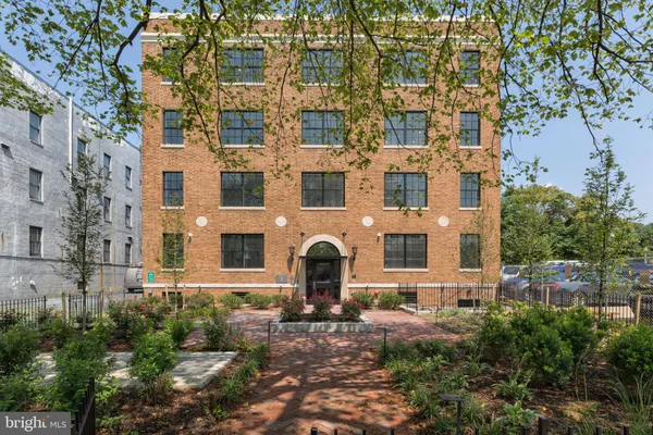 $1,800 | 816 Potomac Avenue Southeast, Unit 304, Washington, DC 20003