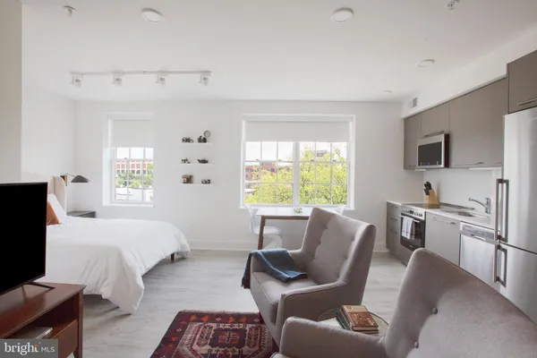 $1,800 | 816 Potomac Avenue Southeast, Unit 304, Washington, DC 20003