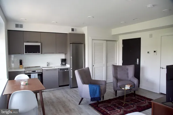 $1,800 | 816 Potomac Avenue Southeast, Unit 304, Washington, DC 20003