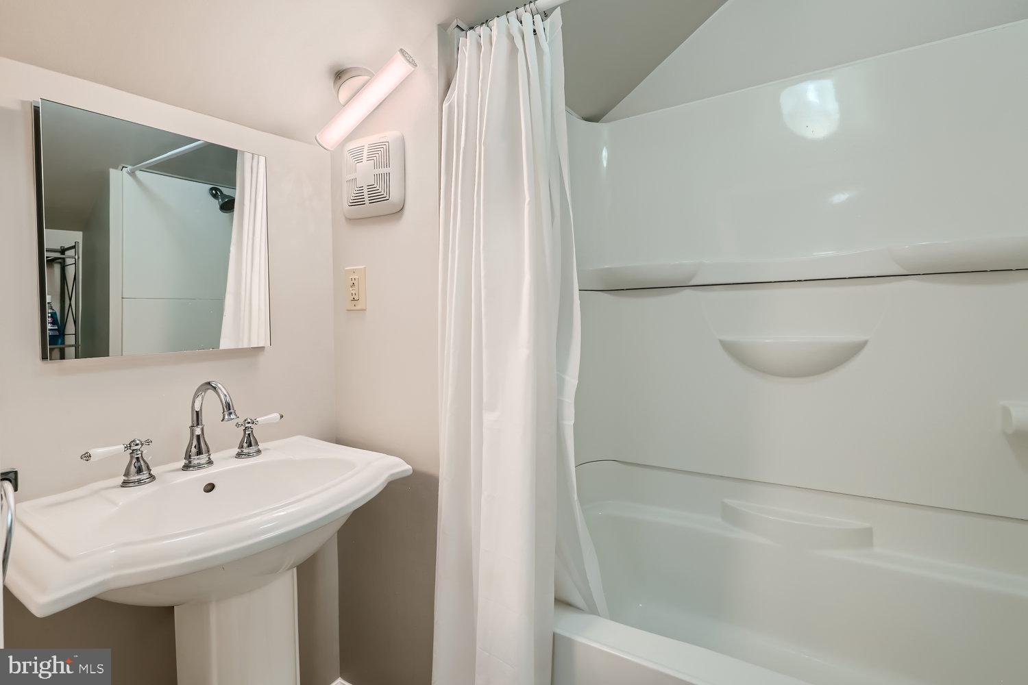 1777 Simms Lane Hanover, MD 21076 - Photo 20 of 29 Upper level Bedroom #3 Full Bath