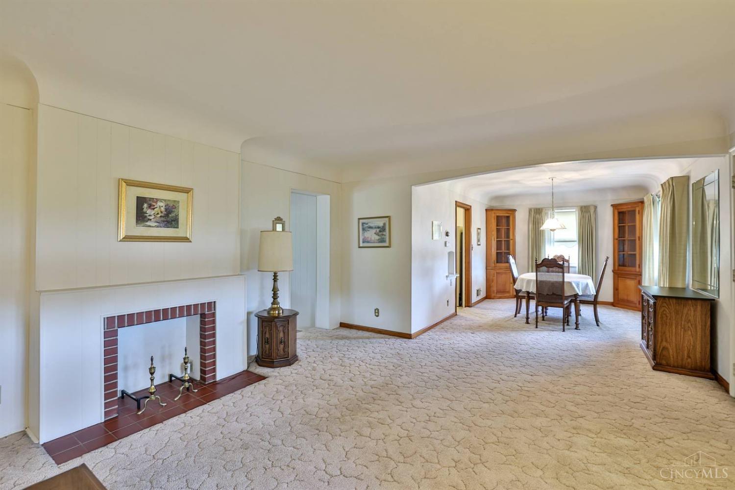 3093 Springdale Road Cincinnati, OH 45251 - Photo 6 of 38 Gallery Image 6