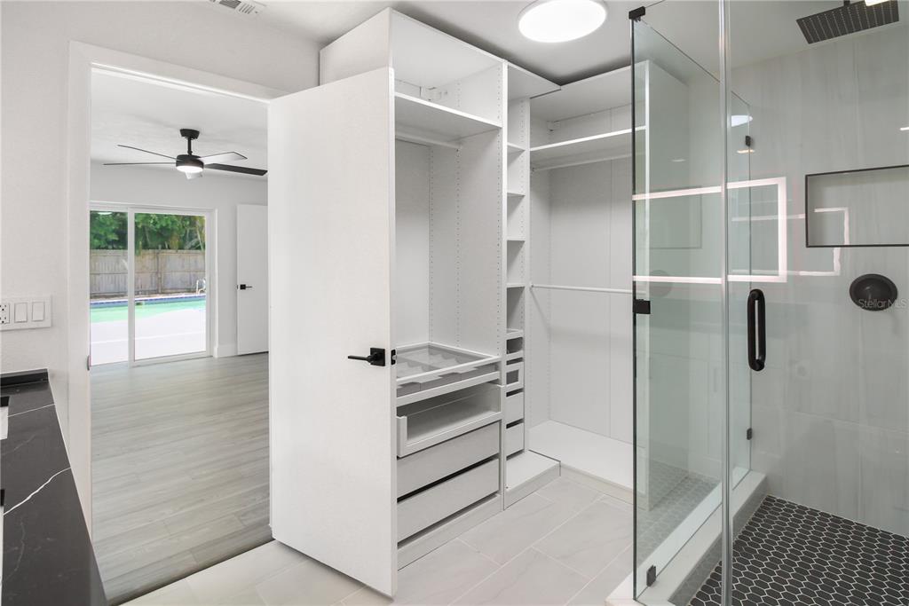 11492 93rd Street Largo, FL 33773 - Photo 11 of 37 a bathroom with a shower and a tub