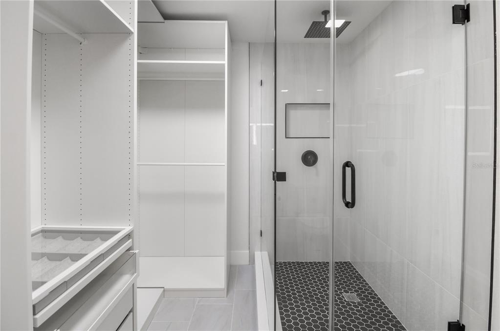 11492 93rd Street Largo, FL 33773 - Photo 12 of 37 a bathroom with a shower and a sink