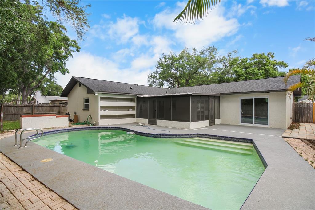 11492 93rd Street Largo, FL 33773 - Photo 31 of 37 a view of a house with swimming pool and sitting area