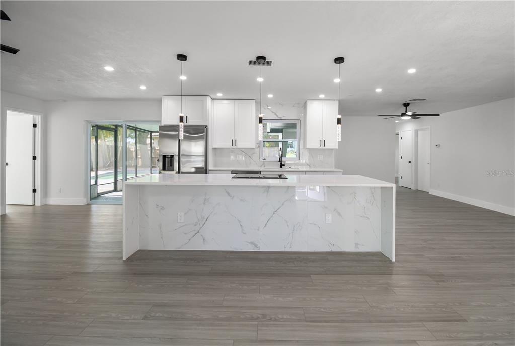 11492 93rd Street Largo, FL 33773 - Photo 4 of 37 a large counter top space in a room