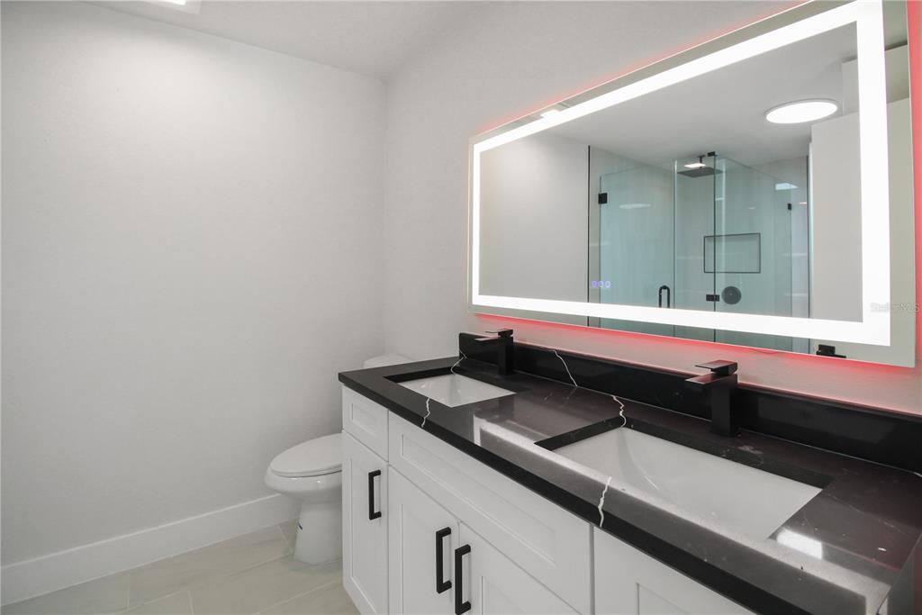 11492 93rd Street Largo, FL 33773 - Photo 10 of 37 a bathroom with a sink and a mirror