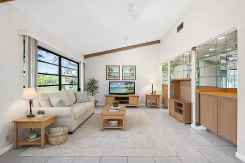 $525,000 | 6053 Petaluma Drive, Boca Raton, FL 33433