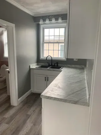 $2,200 | 104 Pine Street, Unit 6, Nashua, NH 03060