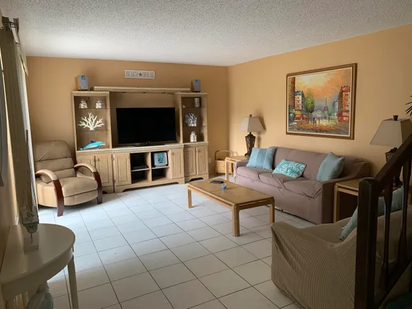 $1,900 | 9403 South Ocean Drive, Unit 3D, Jensen Beach, FL 34957