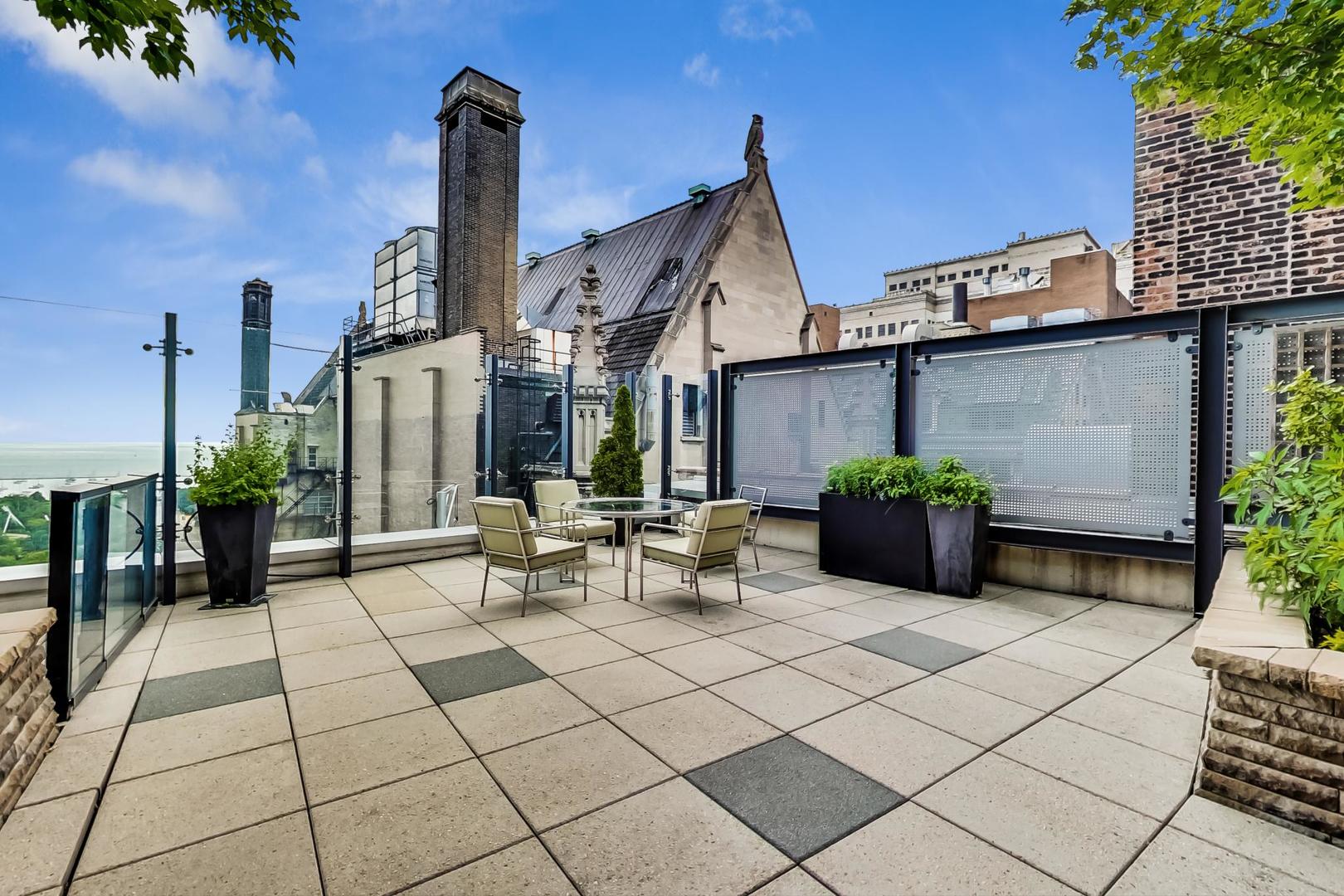 60 East Monroe Street, Unit 4404 Chicago, IL 60603 - Photo 28 of 34 a view of the terrace with seating space