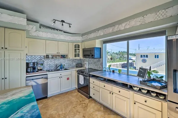 $980,000 | 6501 Calle De Viajero, Marathon, FL 33050