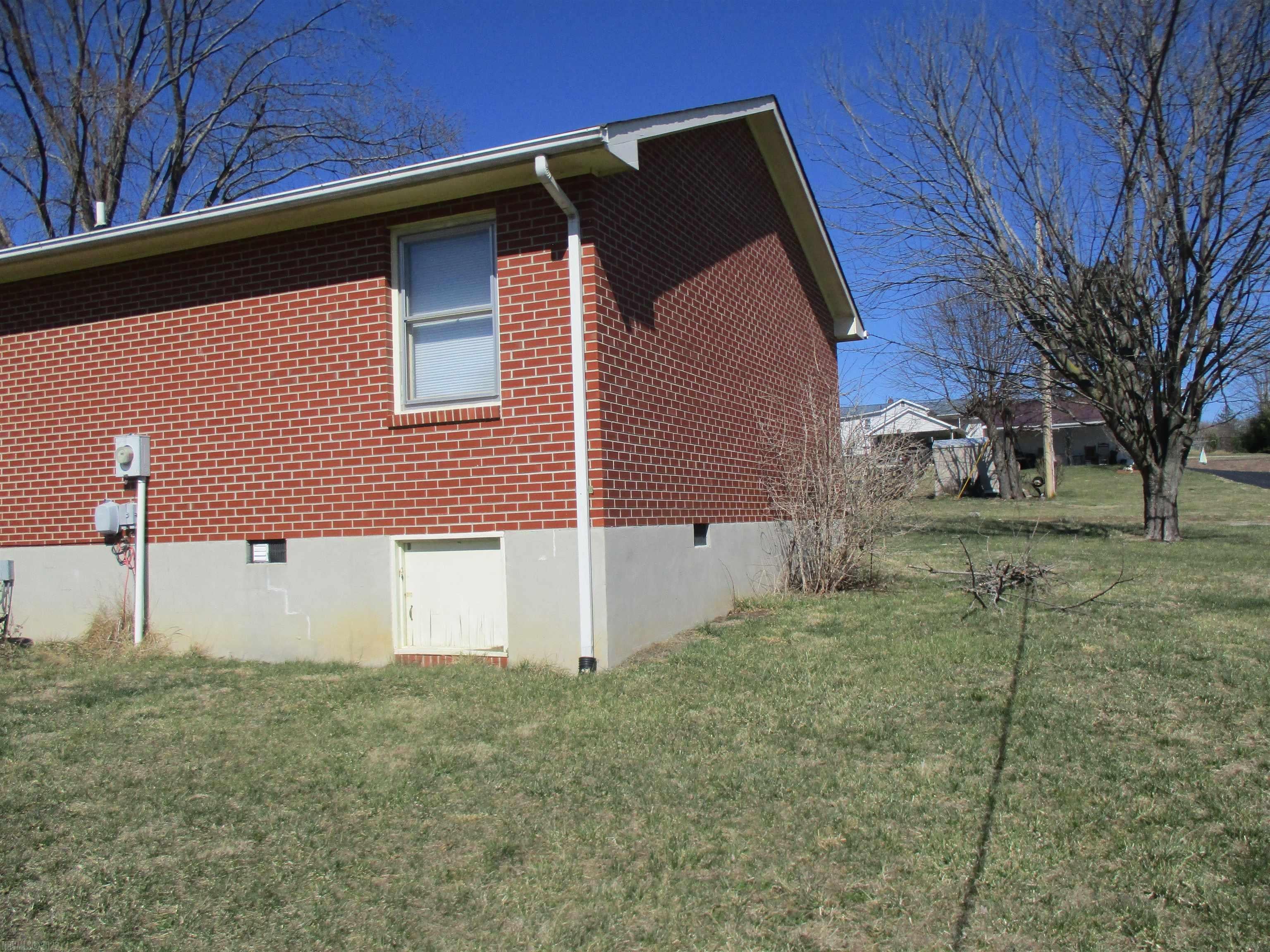7723 Brooklyn Road Radford, VA 24141 - Photo 12 of 13 Gallery Image 12