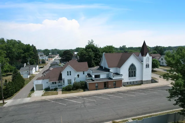 $225,000 | 1216 10th Street, Marinette, WI 54143