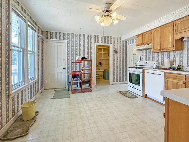 $225,000 | 1216 10th Street, Marinette, WI 54143