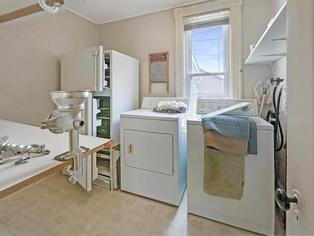 $225,000 | 1216 10th Street, Marinette, WI 54143