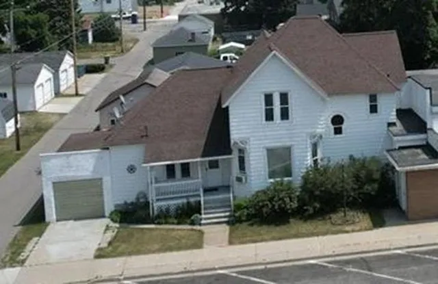 $225,000 | 1216 10th Street, Marinette, WI 54143