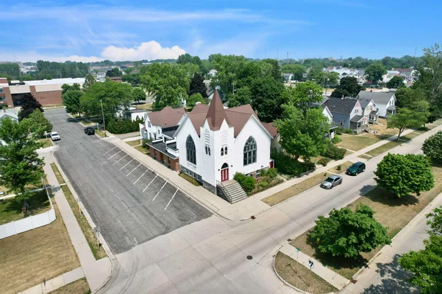 $225,000 | 1216 10th Street, Marinette, WI 54143