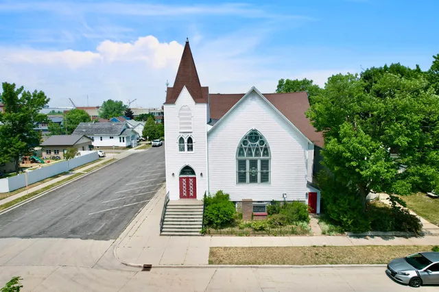 $225,000 | 1216 10th Street, Marinette, WI 54143