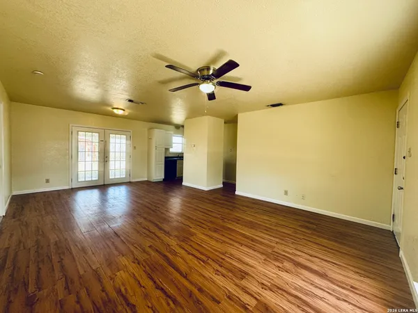 $1,400 | 1077 Valley Forge, Schertz, TX 78154