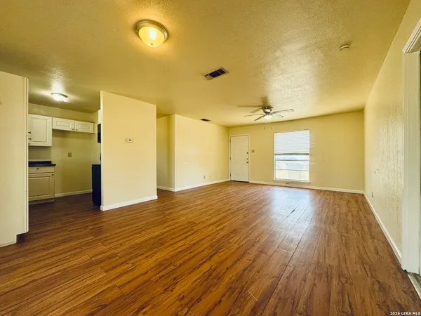 $1,400 | 1077 Valley Forge, Schertz, TX 78154