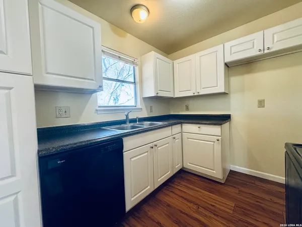 $1,400 | 1077 Valley Forge, Schertz, TX 78154