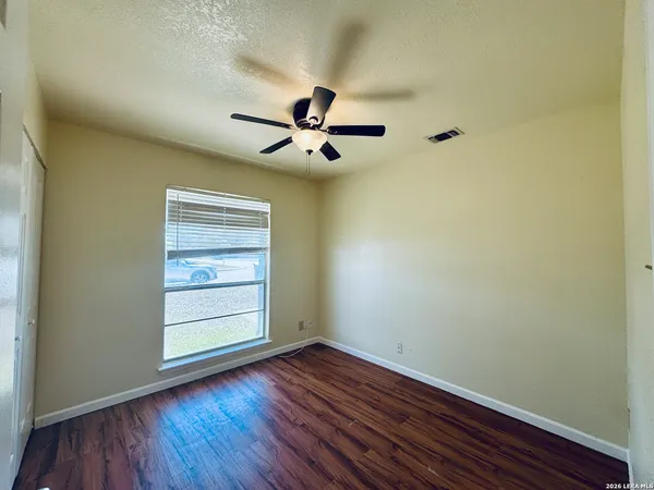 $1,400 | 1077 Valley Forge, Schertz, TX 78154