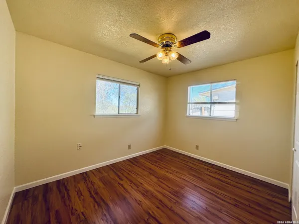 $1,400 | 1077 Valley Forge, Schertz, TX 78154