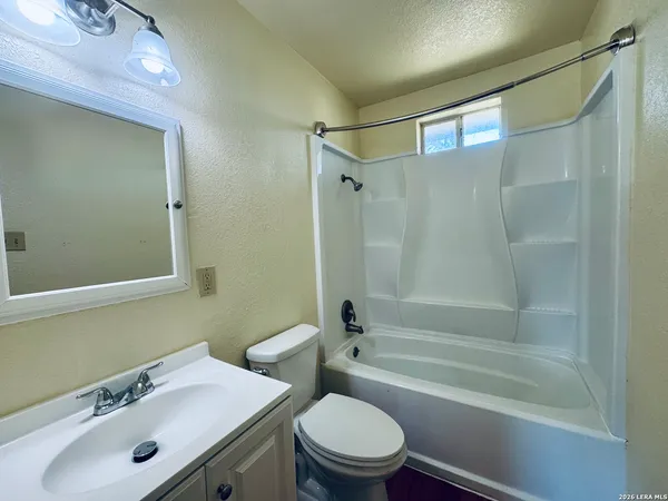 $1,400 | 1077 Valley Forge, Schertz, TX 78154