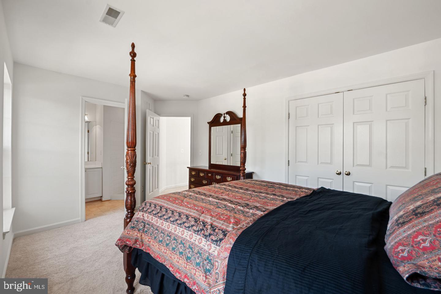 6528 Atkins Way Gainesville, VA 20155 - Photo 28 of 42 a bedroom with a bed and a closet