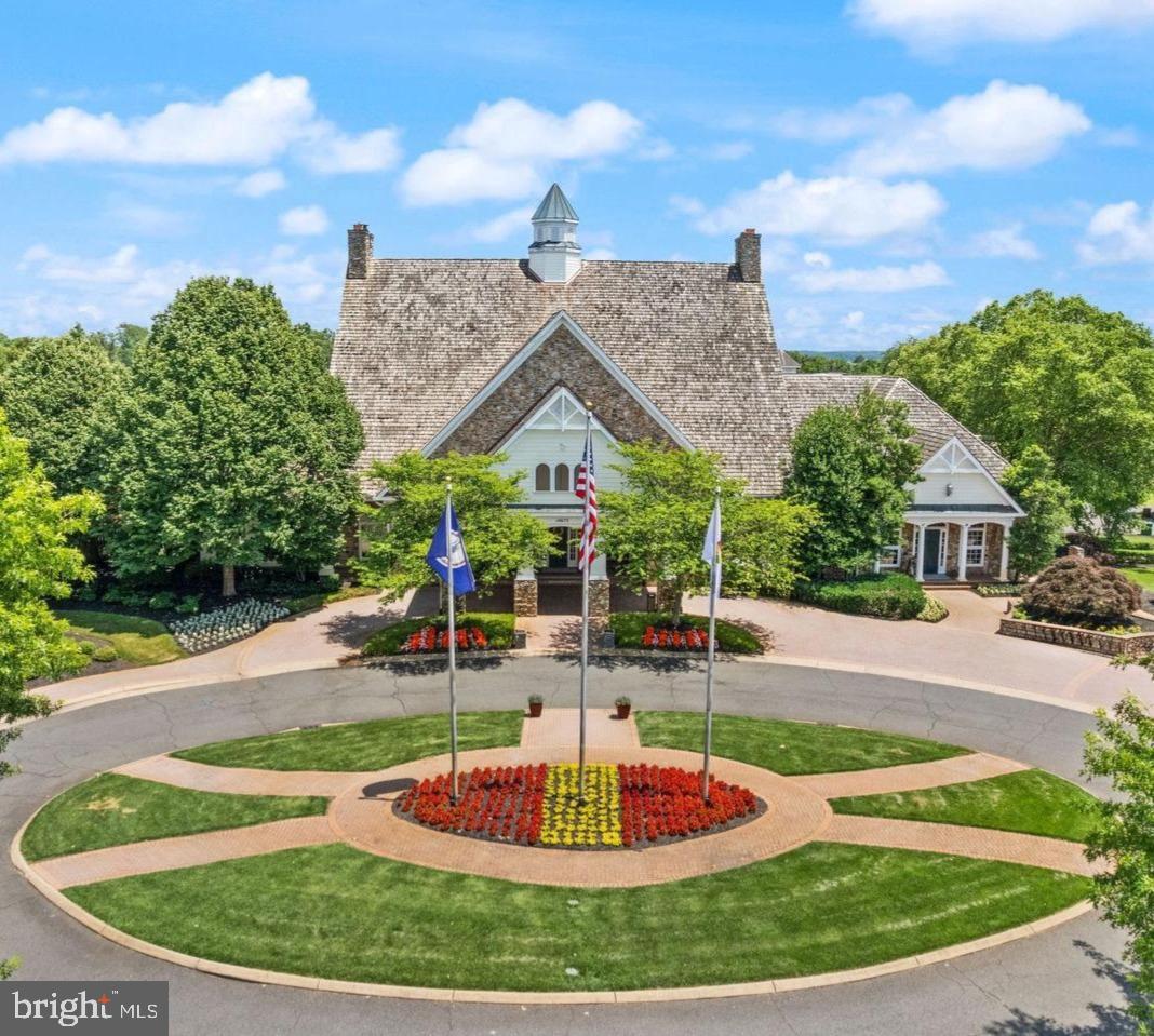 6528 Atkins Way Gainesville, VA 20155 - Photo 41 of 42 a aerial view of a house with a yard
