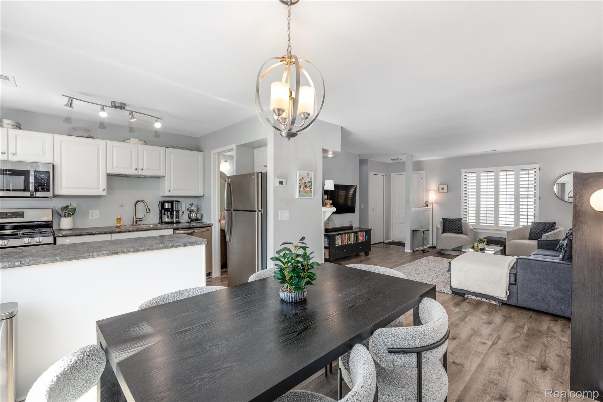 2547 Samoset Road Royal Oak, MI 48073 - Photo 8 of 29 07-2547 Samoset Rd 0006.jpg