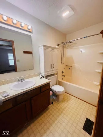 $1,700 | 126 Tracy Ridge Boulevard, Whiteland, IN 46184