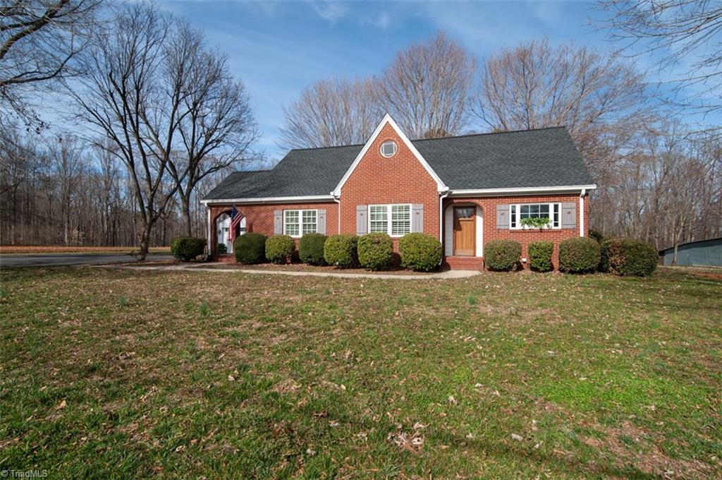 231 North Clodfelter Road High Point, NC 27265 - Photo 3 of 27 Gallery Image 3