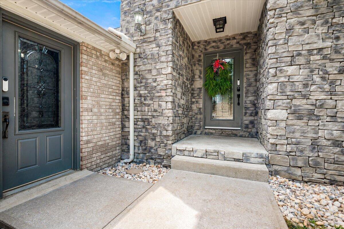 75 Sentinal Drive Manchester, KY 40962 - Photo 3 of 56 03-Front Porch View