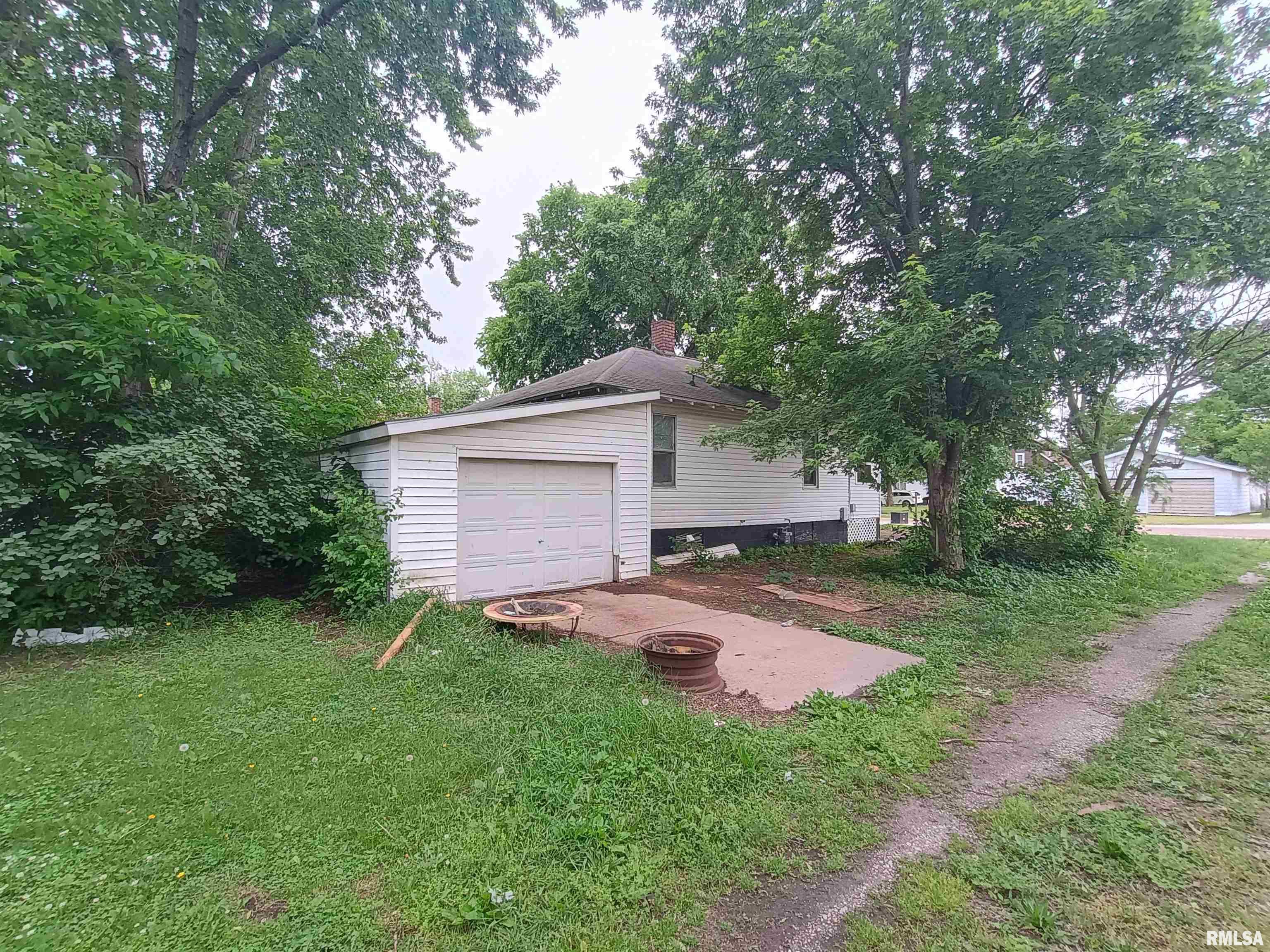717 Railroad Street Beardstown, IL 62618 - Photo 9 of 11