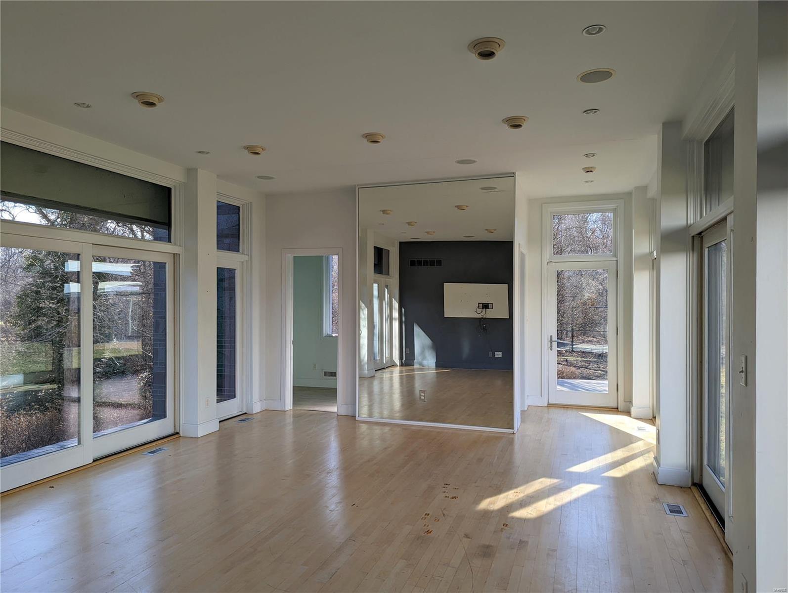 2 Tall Timbers Ladue, MO 63124 - Photo 21 of 35