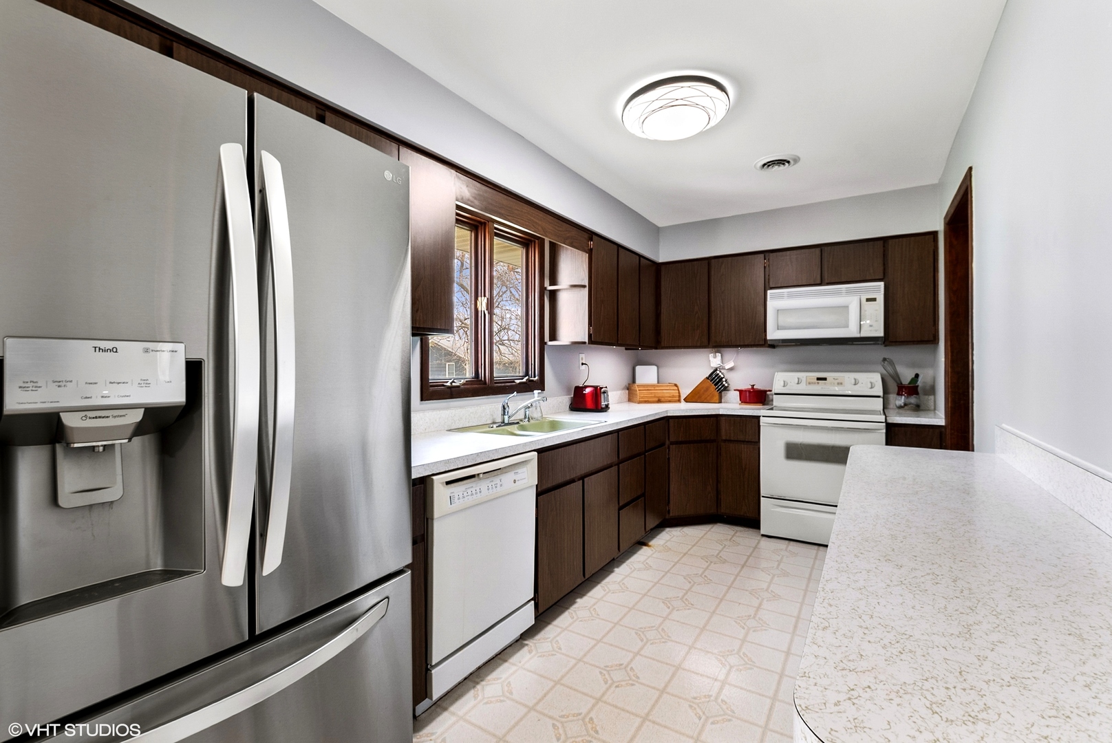 828 South Cedar Road New Lenox, IL 60451 - Photo 7 of 20 a kitchen with stainless steel appliances granite countertop a refrigerator stove and a sink